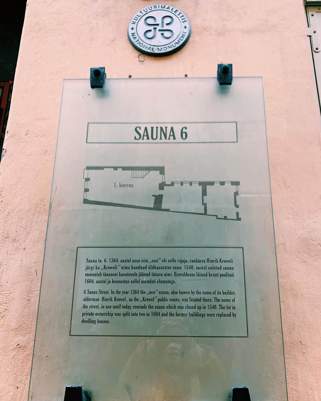清水みさとさんのインスタグラム写真 - (清水みさとInstagram)「エストニア🇪🇪の世界遺産﻿ タリン歴史地区の中に﻿ 「SAUNA」通りが一本ありました！﻿ ﻿ どこの国にも歴史にサウナ有り。🤤﻿ 2枚めの写真は、タリン歴史地区の立派な入り口🏰 ﻿ ﻿  #エストニア﻿ #ふしぎ発見﻿ #タリン旧市街 ﻿ ﻿ ﻿」3月29日 17時25分 - misatoshimizu35
