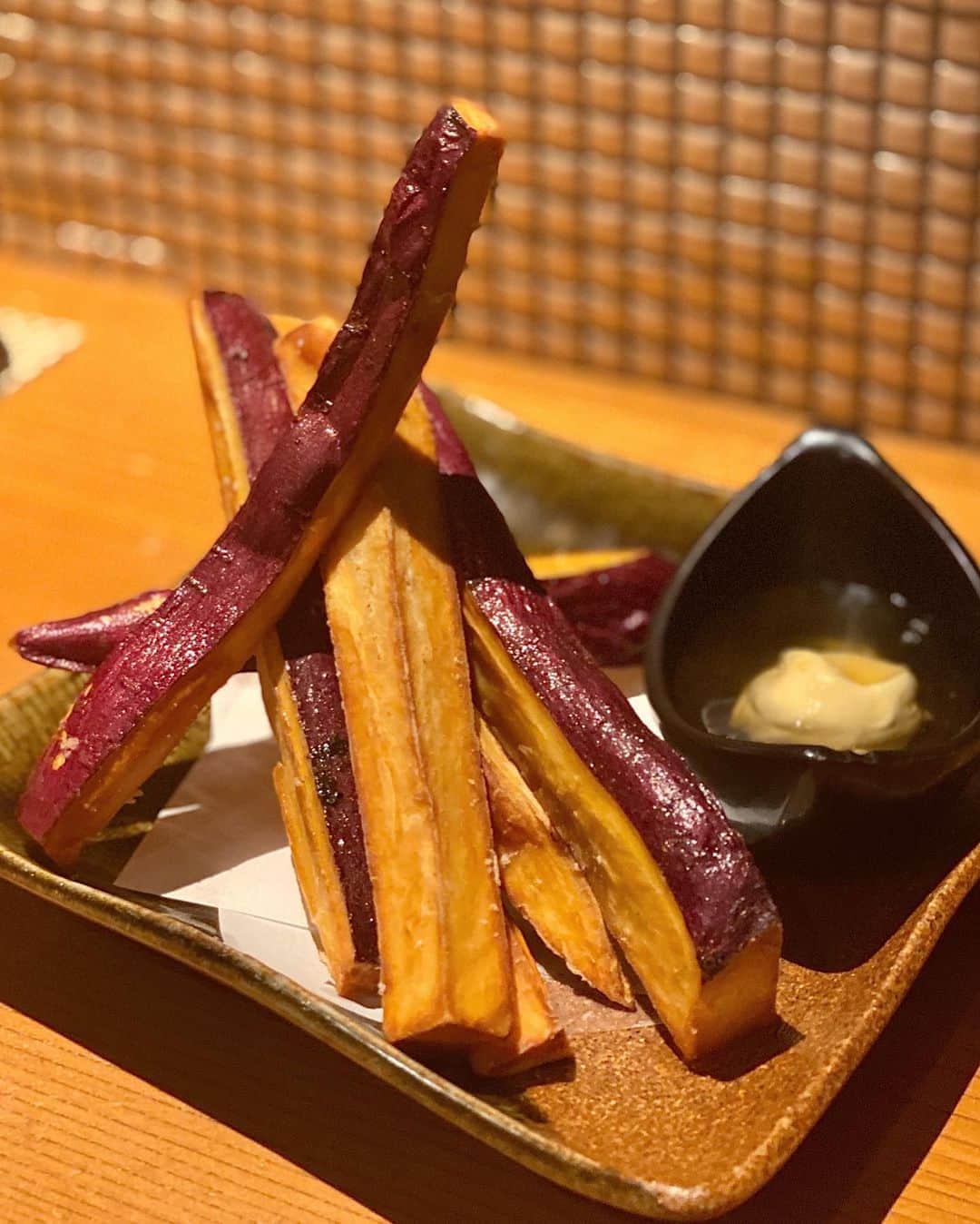 Ayuminさんのインスタグラム写真 - (AyuminInstagram)「🐖きばくもん🐖 お気に入りの野菜串 @kibakumon さん🤩 季節限定のおすすめメニュー全部と 前回も食べた好きな串を注文❣️ . ☑️菜の花巻き ☑️アボカド生ハム ☑️アスパラベーコン巻き ☑️カリカリ梅大葉巻き ☑️レタス巻き ☑️豚キムチ巻き ☑️なすチーズ巻き ☑️えのき巻き ☑️さつまいもスティック . 店員さんもノリが良くて活気があって 何度でも行きたい〜💓 次はまりたすおすすめのアレ食べよ😎 . . スタバクイーン👸🏼メインアカウント ➡︎ @ayumin0220stb . #きばくもん#はかた野菜巻き串きばくもん #栄グルメ#栄ディナー#栄居酒屋#野菜串#名古屋焼き鳥 #名古屋#名古屋ランチ#名古屋グルメ#名古屋カフェ#名古屋ディナー#名古屋居酒屋 #インスタグルメアワード2020#あいなご#ナゴレコ#グルメライター」3月29日 17時36分 - ayumin0220