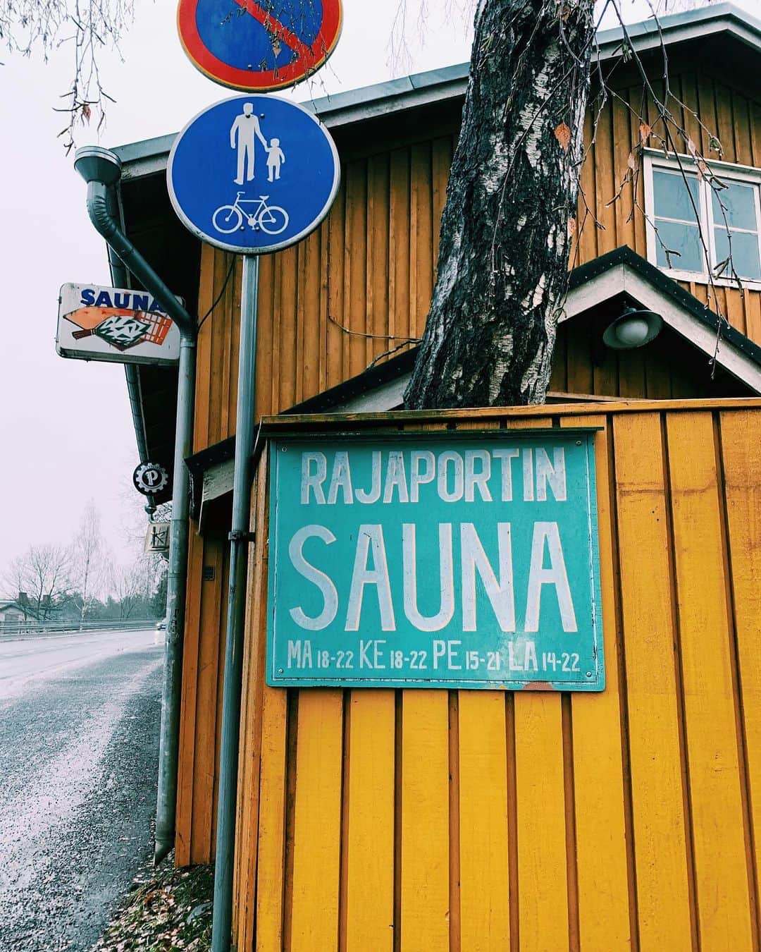 清水みさとさんのインスタグラム写真 - (清水みさとInstagram)「フィンランド🇫🇮タンペレ﻿ ラヤポルッティサウナ﻿ フィンランドで最古の公衆サウナ﻿ 行った瞬間惚れ惚れして﻿ なんだかもうホーム的な安心感と温かさを﻿ 肌と心で感じまして、﻿ あっという間にフィンランドのホームサウナになりました。﻿ ﻿ はぁまたいきたい。﻿ あの漆喰の壁に囲まれた、﻿ 洞窟みたいなサウナ﻿ ﻿ はやくまたいきたい！﻿ ﻿ #フィンランド﻿ #のちほどサウナで﻿ #タンペレ #ラヤポルッティサウナ #rajaportinsauna」3月29日 17時36分 - misatoshimizu35