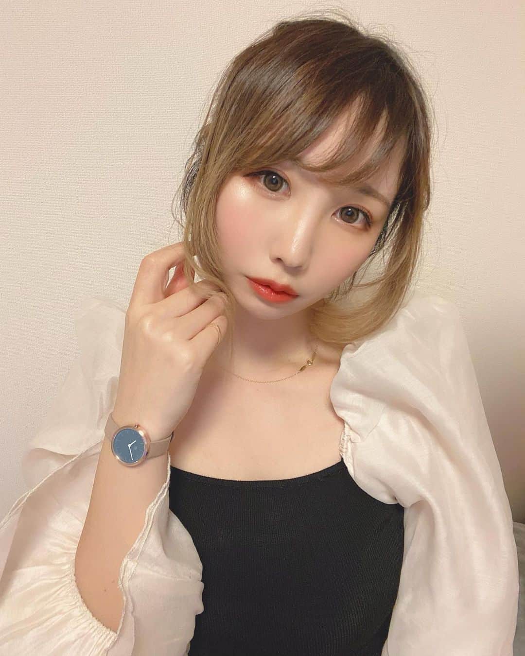 しらほしなつみさんのインスタグラム写真 - (しらほしなつみInstagram)「❤︎ お気に入りのHERMESの赤リップに、お気に入りのZARAのトップスに、お気に入りのmavenwatchesの新作時計😍❤️ ・ @mavenjapan さんからクーポンコード発行してもらったよ！✨ クーポンコード[shira316]を入力すると10%OFFで買えちゃうよ😍 めっちゃオシャレだし大きさもベストですっごいオススメ💖 ・ #マベン #マベンウォッチズ #時計 #腕時計 #mavenwatches #model #赤リップ #makeup #メイクアップ #カラコン #zara #fashion #japanesegirl #me #萌 #粉我 #彩妆 #데일리메이크업 #뷰티스타그램 #팔로우 #메이크업 #데일리룩 #自撮り女子 #selfie #しらほしなつみ #pr」3月29日 17時48分 - shirahoshi.natsumi