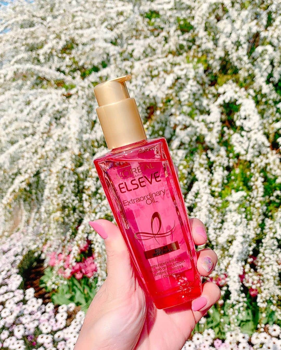 mii_stagramさんのインスタグラム写真 - (mii_stagramInstagram)「💓💓💓 . 今使ってるヘアケアアイテム @lorealparis . L'OREAL Paris ★ELSEVE★ エクストラオーディナリー オイル エクラアンペリアル . . 傷んだ髪を補修して まとまりのあるシットリ艶髪へ✨✨ . シャンプー後軽くタオルドライした髪に 適量つけてドライヤーで乾かすだけ 翌朝も指通りがよくスタイリングしやすい♡ . 傷んで毛先がパサつく方や 広がりやすい方にオススメです👍 . 春らしいフレンチローズの香りにも ウットリしちゃう🌹✨ . . 目指すは☝️まばゆく輝く艶髪✨✨ . . .  #LOREAL#ロレアル#ロレアルパリ #ロレアルパリヘアオイル#エクラアンぺリアル #エクストラオーディナリーオイル#ヘアオイル#艶髪#PR  #ボタニカル#プレミアム#ツヤ髪#サラサラヘアー  #ダメージヘア#ヘアケア#ヘアケア用品 #ヘアスタイル  #ロングヘア #ストレートヘア #髪#コスメ#美容#雪柳#ゆきやなぎ#はなまっぷ#花マップ#季節の花#春#花が好き #インフルエンサー ✩ ⋆ ✩ ⋆ ✩ ⋆ ✩ ⋆ ✩﻿ ⋆ ✩ ⋆ ✩﻿ 見て下さった方 (*´︶`*)♡Thanks!💓💓💓💓💓💓」3月29日 17時49分 - miyuki.0419.karemari