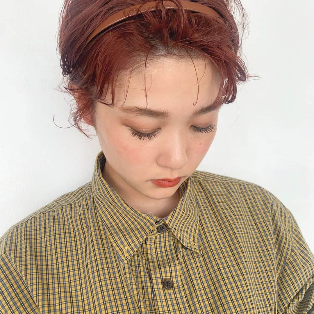 MERYさんのインスタグラム写真 - (MERYInstagram)「. カチューシャを使ってキュートなでこだしヘアに挑戦してみましょ♡前髪をカチューシャに押えたあとにバランスを見ながら髪を引き出してください。すると、抜け感のあるお洒落な髪型が完成します！人気のカチューシャを使ってヘアアレンジを幅を増やしてみてくださいね。  MERYでは他にも「かわいい」に近づくさまざまな情報を発信しています。 @mery.beauty コスメ・美容に特化した情報をお届け♡ @mery_spot 話題のカフェやお出かけスポットをご紹介！ こちらもぜひチェックしてみてください！ . . photo by @ann__rico @remi.tmng @ymtmio . #MERY #regram ##instagood #instagenic#instalike #photogenic #instahair #hair #hairarrange #longhair #shorthair #headband #headbandarrange #アレンジヘア #ヘアアレンジプロセス #ロングヘアアレンジ #ショートヘアアレンジ #前髪アレンジ #前髪なし #カチューシャヘア #カチューシャ #でこだし女子 #ヘアアレンジ動画 #カチューシャアレンジ #ヘアアレンジ #お洒落 #お洒落さんと繋がりたい #MERY女子 #メリー」3月29日 18時00分 - mery.jp