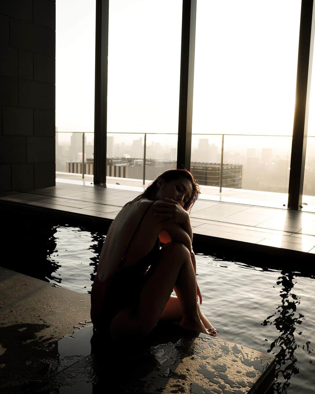 島野ミキさんのインスタグラム写真 - (島野ミキInstagram)「・ ・ 📍 @aman_tokyo  amanのプールが最高すぎる。 サンセットの時間帯がおすすめ❤︎ ・ Swimsuit… @libjoie ・ ・ #Swimsuit#aman#Hotel#amantokyo#ホテル#水着#アマン東京#sunset#夕日#夕暮れ時#夕暮れの空#Bikini#libjoie#amanresort#アマン#5star#5starhotel#5つ星ホテル#ホテル#hotel#travel#traveler#旅行#国内旅行#日本#Japan#東京#Tokyo#ラグジュアリー#luxurylifestyle#lifestyle」3月29日 18時09分 - miki_shimano