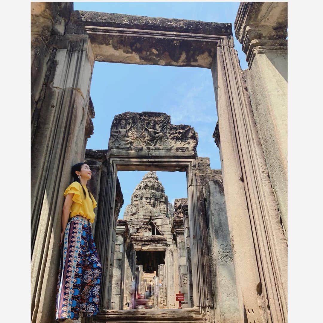 大桃美代子さんのインスタグラム写真 - (大桃美代子Instagram)「At Angkor Thom Temple🇬🇧、 在吴哥城寺🇨🇳、 在吴哥城寺🇰🇷、 アンコールトム寺院にて。  カンボジアのガイドさんについて、2020.3/29日のブログに書いています。  プロフィールから飛んでくださいね。  https://ameblo.jp/momo-tane/entry-12585553446.html  ステキな写真をありがとうございました。  #カンボジア#カンボジアガイド#カンボジア日本語ガイド #シェムリアップ日本語ガイド #シェムリアップ#アンコールワット #アンコールワットガイド ##FAMTrip#funtotrip #タビジョ# #Cambodia#アンコールトム#タプローム  #KingdomofWonderFeeltheWarmth#写真で旅しよう」3月29日 9時20分 - miyoko_omomo
