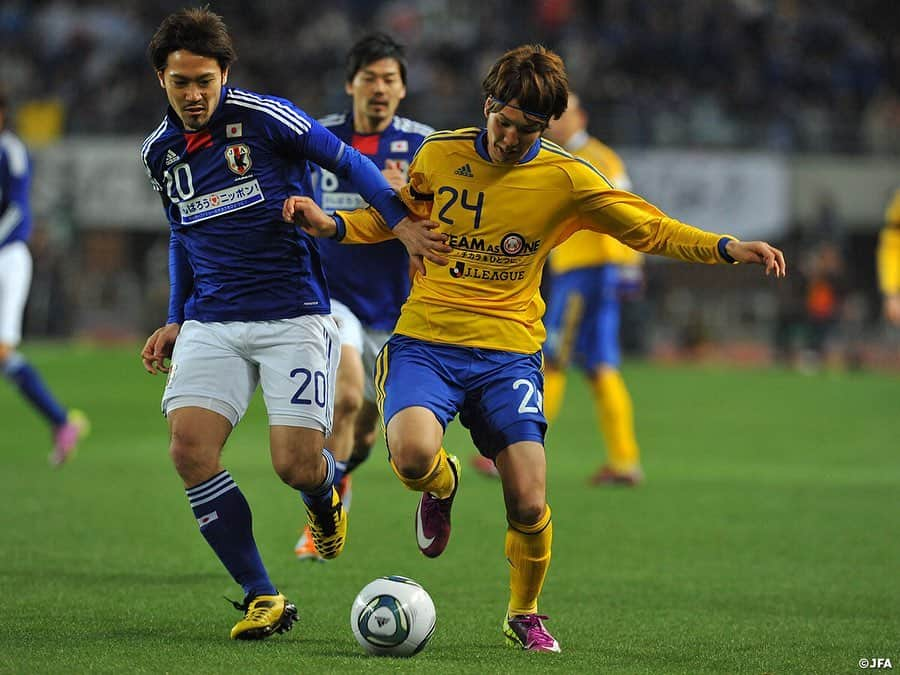 日本サッカー協会さんのインスタグラム写真 - (日本サッカー協会Instagram)「【#OnThisDay】2011.3.29🔙 ・ 東北地方太平洋沖地震復興支援チャリティーマッチ がんばろうニッポン！ SAMURAI BLUE 2-1 Jリーグ TEAM AS ONE 📍大阪長居スタジアム ⚽遠藤保仁 岡崎慎司 ⚽三浦知良 ・ 東日本大震災の復興支援活動として、JFAとJリーグはチャリティーマッチを開催。ザッケローニ、ストイコビッチ がそれぞれの監督を務めた。試合では当時44歳の三浦知良が見事にゴールを決めた。 ・ #SAMURAIBLUE GK #川島永嗣 #西川周作 #東口順昭 DF #伊野波雅彦 #岩政大樹 #槙野智章 #長友佑都 #内田篤人 #森脇良太 #今野泰幸 #吉田麻也 #栗原勇蔵 MF #遠藤保仁 #細貝萌 #柏木陽介 #長谷部誠 #阿部勇樹 #本田拓也 FW #松井大輔 #岡崎慎司 #家長昭博 #前田遼一 #藤本淳吾 #本田圭佑 #李忠成 #乾貴士 ・ #jfa #jleague」3月29日 9時30分 - japanfootballassociation