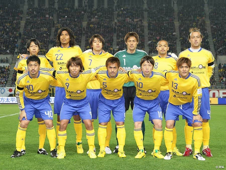 日本サッカー協会さんのインスタグラム写真 - (日本サッカー協会Instagram)「【#OnThisDay】2011.3.29🔙 ・ 東北地方太平洋沖地震復興支援チャリティーマッチ がんばろうニッポン！ SAMURAI BLUE 2-1 Jリーグ TEAM AS ONE 📍大阪長居スタジアム ⚽遠藤保仁 岡崎慎司 ⚽三浦知良 ・ 東日本大震災の復興支援活動として、JFAとJリーグはチャリティーマッチを開催。ザッケローニ、ストイコビッチ がそれぞれの監督を務めた。試合では当時44歳の三浦知良が見事にゴールを決めた。 ・ #SAMURAIBLUE GK #川島永嗣 #西川周作 #東口順昭 DF #伊野波雅彦 #岩政大樹 #槙野智章 #長友佑都 #内田篤人 #森脇良太 #今野泰幸 #吉田麻也 #栗原勇蔵 MF #遠藤保仁 #細貝萌 #柏木陽介 #長谷部誠 #阿部勇樹 #本田拓也 FW #松井大輔 #岡崎慎司 #家長昭博 #前田遼一 #藤本淳吾 #本田圭佑 #李忠成 #乾貴士 ・ #jfa #jleague」3月29日 9時30分 - japanfootballassociation