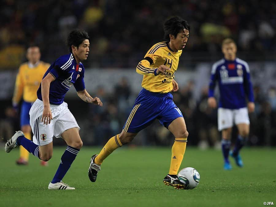 日本サッカー協会さんのインスタグラム写真 - (日本サッカー協会Instagram)「【#OnThisDay】2011.3.29🔙 ・ 東北地方太平洋沖地震復興支援チャリティーマッチ がんばろうニッポン！ #SAMURAIBLUE 2-1 Jリーグ TEAM AS ONE 📍大阪長居スタジアム ⚽遠藤保仁 岡崎慎司 ⚽三浦知良 ・ 東日本大震災の復興支援活動として、JFAとJリーグはチャリティーマッチを開催。#ザッケローニ #ストイコビッチ がそれぞれの監督を務めた。試合では当時44歳の#三浦知良 が見事にゴールを決めた。 ・ Jリーグ TEAM AS ONE GK #楢崎正剛 #川口能活 DF #茂庭照幸 #田中マルクス闘莉王 #新井場徹 #小宮山尊信 #中澤佑二 MF #駒野友一 #関口訓充 #梁勇基 #中村憲剛 #小野伸二 #中村俊輔 #小笠原満男 FW #佐藤寿人 #三浦知良 #大久保嘉人 #平井将生 #ハーフナーマイク #原口元気 ・ #jfa #Jleague #daihyo」3月29日 9時36分 - japanfootballassociation