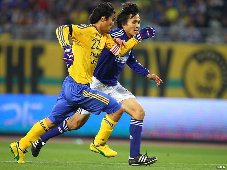 日本サッカー協会さんのインスタグラム写真 - (日本サッカー協会Instagram)「【#OnThisDay】2011.3.29🔙 ・ 東北地方太平洋沖地震復興支援チャリティーマッチ がんばろうニッポン！ #SAMURAIBLUE 2-1 Jリーグ TEAM AS ONE 📍大阪長居スタジアム ⚽遠藤保仁 岡崎慎司 ⚽三浦知良 ・ 東日本大震災の復興支援活動として、JFAとJリーグはチャリティーマッチを開催。#ザッケローニ #ストイコビッチ がそれぞれの監督を務めた。試合では当時44歳の#三浦知良 が見事にゴールを決めた。 ・ Jリーグ TEAM AS ONE GK #楢崎正剛 #川口能活 DF #茂庭照幸 #田中マルクス闘莉王 #新井場徹 #小宮山尊信 #中澤佑二 MF #駒野友一 #関口訓充 #梁勇基 #中村憲剛 #小野伸二 #中村俊輔 #小笠原満男 FW #佐藤寿人 #三浦知良 #大久保嘉人 #平井将生 #ハーフナーマイク #原口元気 ・ #jfa #Jleague #daihyo」3月29日 9時36分 - japanfootballassociation