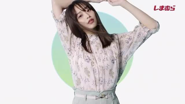 近藤千尋のインスタグラム：「しまむらさんのCMを色んなところで 見たよ報告がとても嬉しいです😍❤️ ママだー！と気付いてくれた娘📺笑 webでオフショットムービーも 公開中なのでぜひチェックお願いします🌸  それにしてもすごい雪☃️❄️ 外出自粛の土日、 大切な人のためにも、 もちろん自分のためにも。。 こんな時こそ！ SNSでお話ししましょう☺️✨ そして一緒に乗り越えましょう！！」