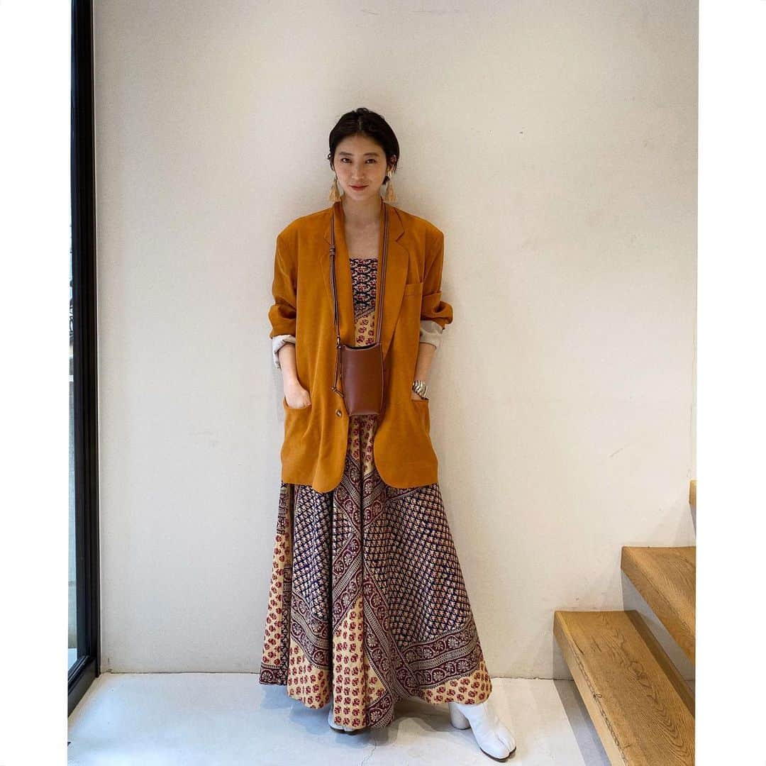 吉田怜香さんのインスタグラム写真 - (吉田怜香Instagram)「こないだの #よしだ_服 . ヴィンテージの柄のドレスに 無地のジャケットが使える🍊🧡 テロっと落ち感のあるヴィンテージサテンと いっきに映える春の色が可愛い。◎ . Vintagesatin Over Jacket 24.200- @todayful_ . #todayful #lifes_staff_ootd #マタニティコーデ #28w #妊娠8ヶ月」3月29日 9時55分 - reikayoshida_