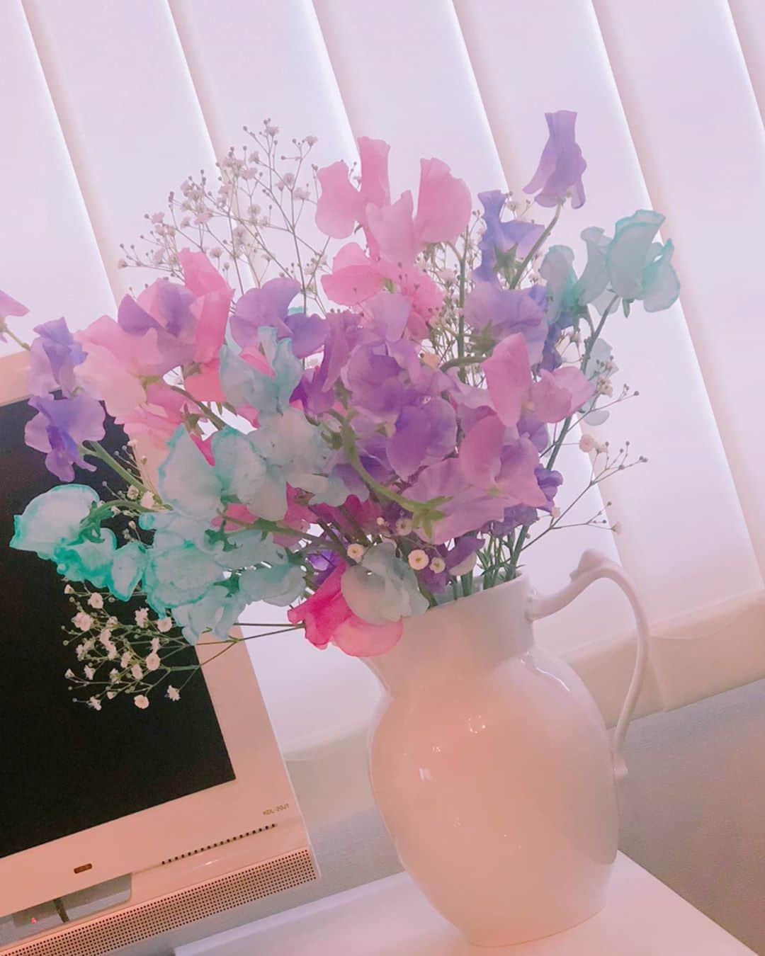加藤綾菜さんのインスタグラム写真 - (加藤綾菜Instagram)「心配してメッセージ沢山ありがとうございます。 皆さんも気をつけて下さいね😢 お家にずっといるのでお花を生けてみました💐」3月29日 10時00分 - katoayana0412
