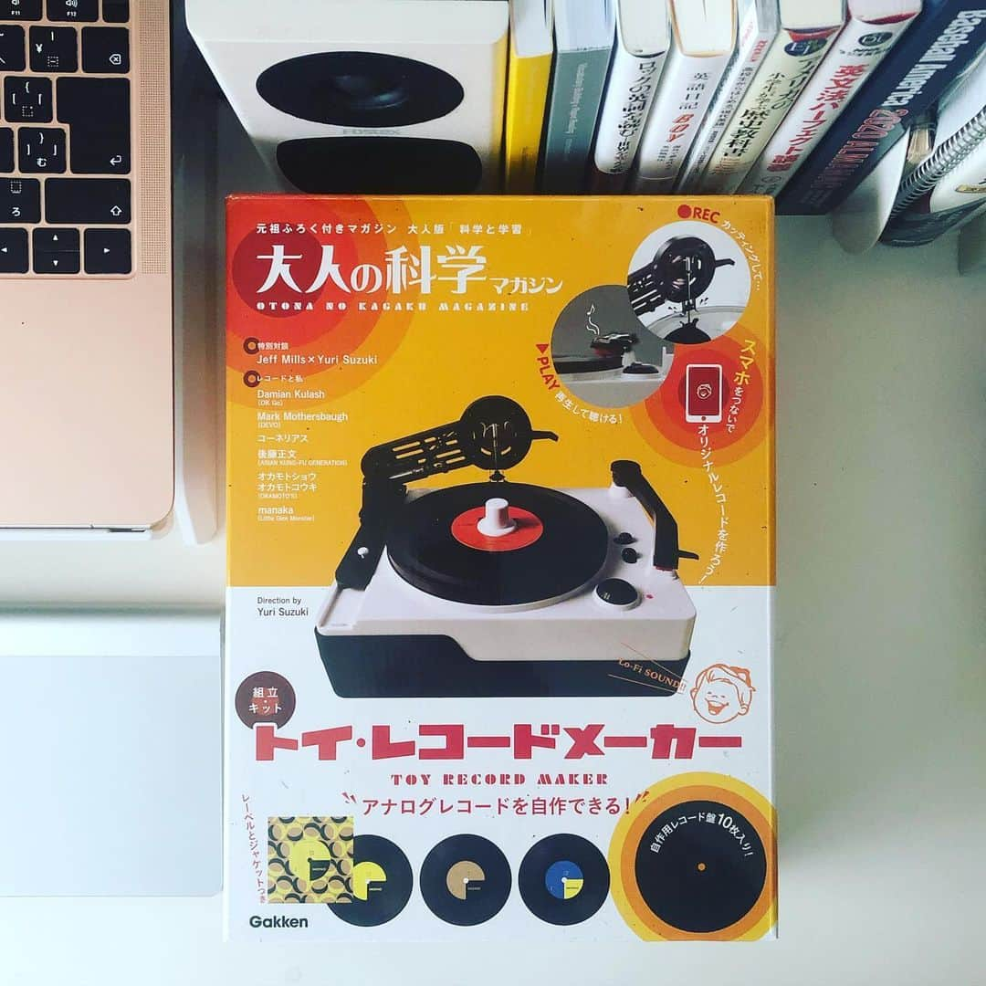 オカモト"MOBY"タクヤさんのインスタグラム写真 - (オカモト"MOBY"タクヤInstagram)「I'll be vinyl cutting engineer. 予約していた「トイ・レコード・メーカー」が届いているが、カッティング・エンジニアとしての活動は、まだです。 #大人の科学マガジン #トイレコードメーカー」3月29日 10時38分 - moby_scoobiedo