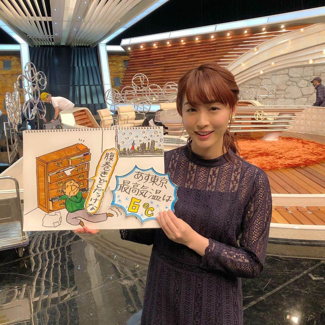 新井恵理那のNキャスさんのインスタグラム写真 - (新井恵理那のNキャスInstagram)「日曜日、東京は一気に冷え込み最高気温は6度の予想、真冬の寒さに(＞＜)たけしさんの愛犬ゴンも震えてしまうかも(*´ω`*) たけしさんは腹巻きを探してタンスの奥まで腕を伸ばしていますが…タンスの上にそれらしきモノが！？ 寒さや雨、風、花粉など外は大変なことも多いので、スタジオはいいな〜と思っていましたが。いざここで天気を読むのは妙に緊張しますし…慣れなくて落ち着かないので、はやくまた外に行きたいです(=´∀｀)笑 来週、Nキャスはオールスター感謝祭のためおやすみですが、再来週にはコロナ騒動が落ち着いていることを願います…！ #新井恵理那 #新情報7daysニュースキャスター」3月29日 10時52分 - tbs_7nc