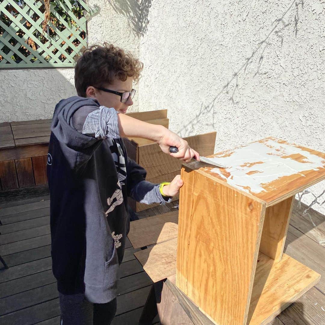 マイケル・グラント・テリーさんのインスタグラム写真 - (マイケル・グラント・テリーInstagram)「Last few days of crafts. I’m bringing shop class back to school. And turning an unused space into a #sanctuary. #daybidet #woodworking #crafts #workinprogress」3月29日 11時02分 - themgt