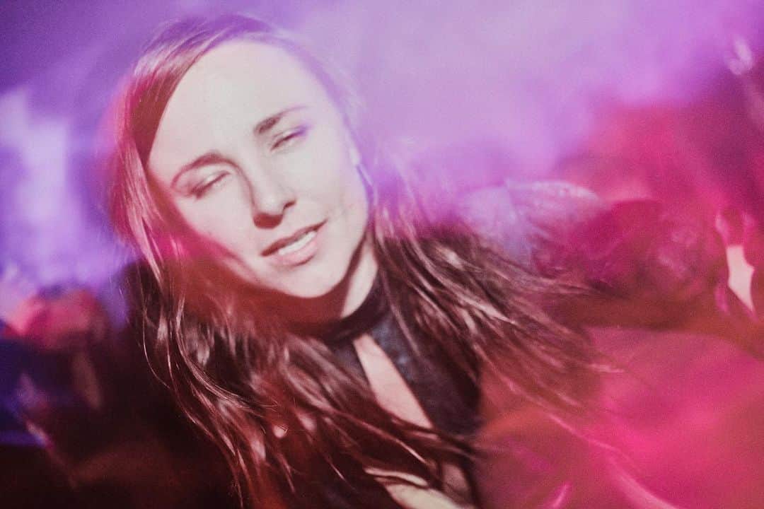 ブリアナ・エヴィガンのインスタグラム：「More photos by @sheismoonreyes feels like a dream. So much love. And mon, this pic of you in here is my absolute favorite. Your kind heart shines through so honestly. Thanks for always being there for me, and for all of us! Everyone is beaming. These photos of my mother brighten my soul. Thank you all for being a part of my life. And @elephant_heart thank you for bringing us together the way you always do. 🐘💨💙 #loveistheweapon (album out now #spotify #seasons)」