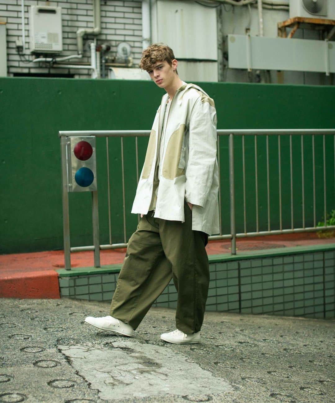 ジョンブルさんのインスタグラム写真 - (ジョンブルInstagram)「. GOOD THINGS vol.1﻿ 2020 SPRING SUMMER﻿ ﻿ ﻿ 日常に寄り添う良いモノを今の気分に合わせたスタイリングでご紹介致します。﻿ ﻿ ﻿ #johnbull #johnbullprivatelabo #johnbullmens #mensfashion #springsnap #summersnap #coordinate #johnbulldenim #newarrival #denimsalopette #denimjacket #salopette #overalls #2020ss #ジョンブル #ジョンブルプライベートラボ #メンズファッション #ジョンブルデニム  #デニムジャケット#サロペット #オーバーオール #春服 #新作入荷 #2020年春夏 #コーディネート」3月29日 12時01分 - johnbull_private_labo
