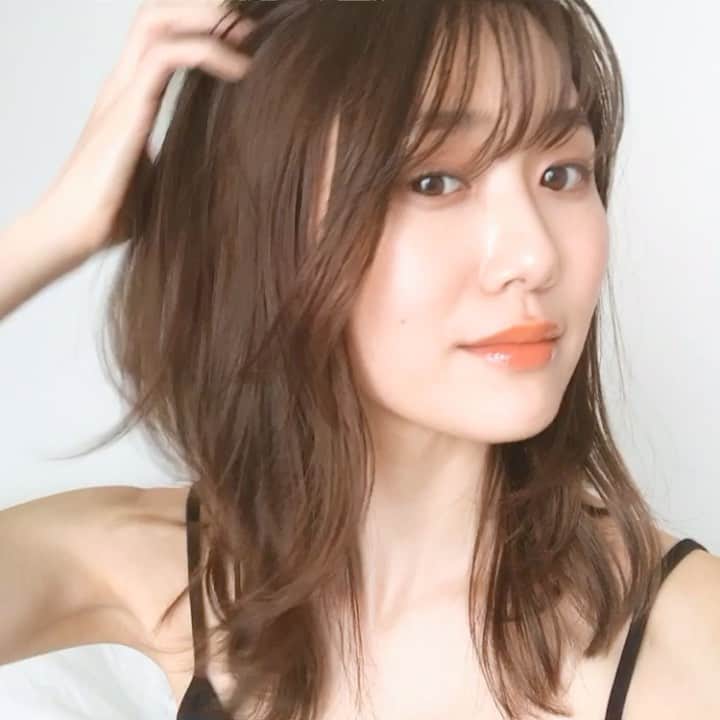 小林ようのインスタグラム：「雰囲気出すつもりが余計乱れた。髪が。 見せたかったのはオレンジ色のリップですん🍊 . #makeup #hairstyle #model #orangelips #selfietime #🍊 #🧡 #自撮り #オレンジメイク #小林よう #메이크업 #셀피 #모델」
