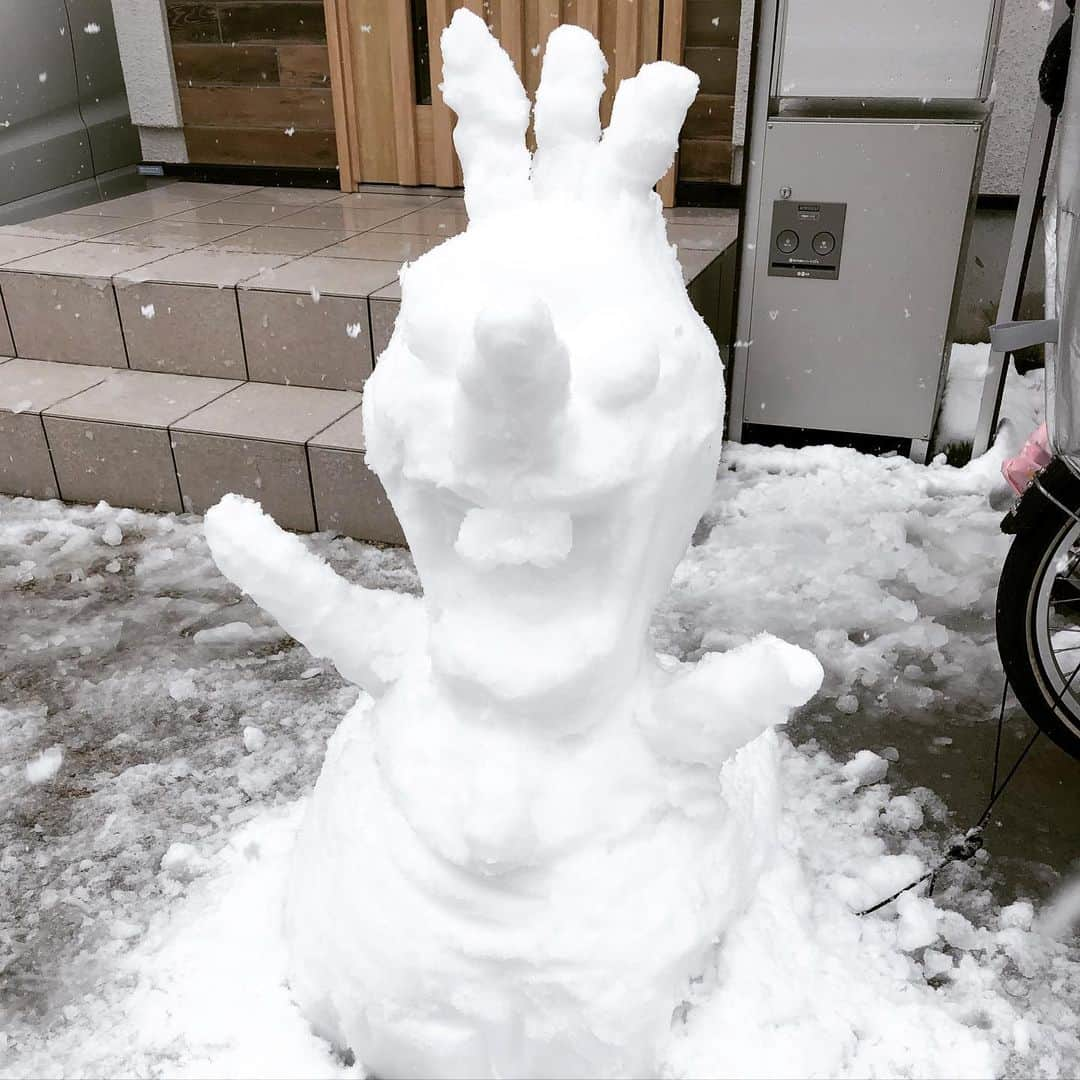 三上正貴のインスタグラム：「ゆきだるまつくーろー☃️ #シラフで作ったオラフ #オラフ #雪だるま」