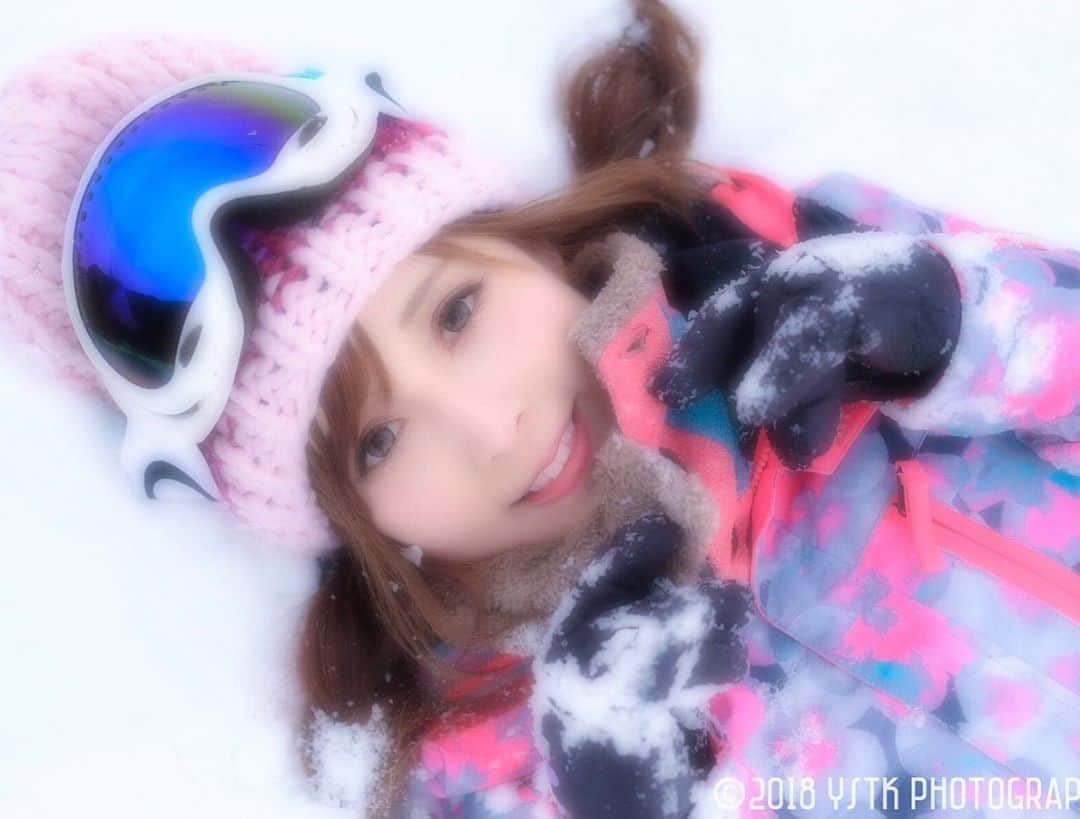 葵井えりかのインスタグラム：「☃️東京雪記念☃️ 最近スノボ行けてないなぁ❄️ また可愛いウェア着たいです。 #葵井えりか #スノボ女子 #portrait#snow#雪 #雪撮#girl#ınstagood」