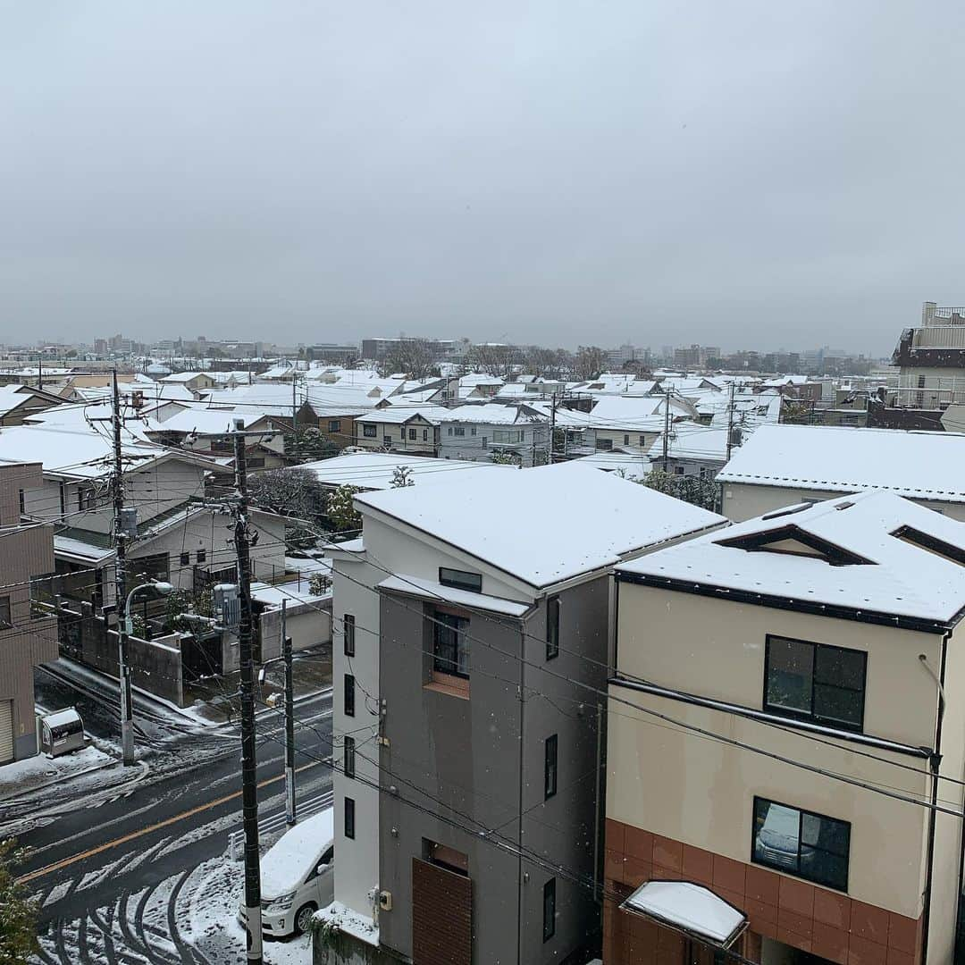 立岡宗一郎のインスタグラム：「異常気象だねーー。これの雪でコロナ無くならんかいな😢」