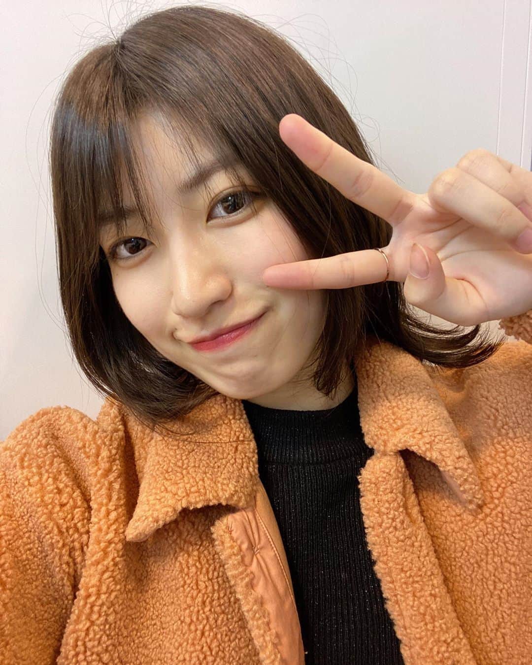 吉田華恋のインスタグラム：「耳かけなしverと耳かけver あなたはどちらがお好き？♥️」