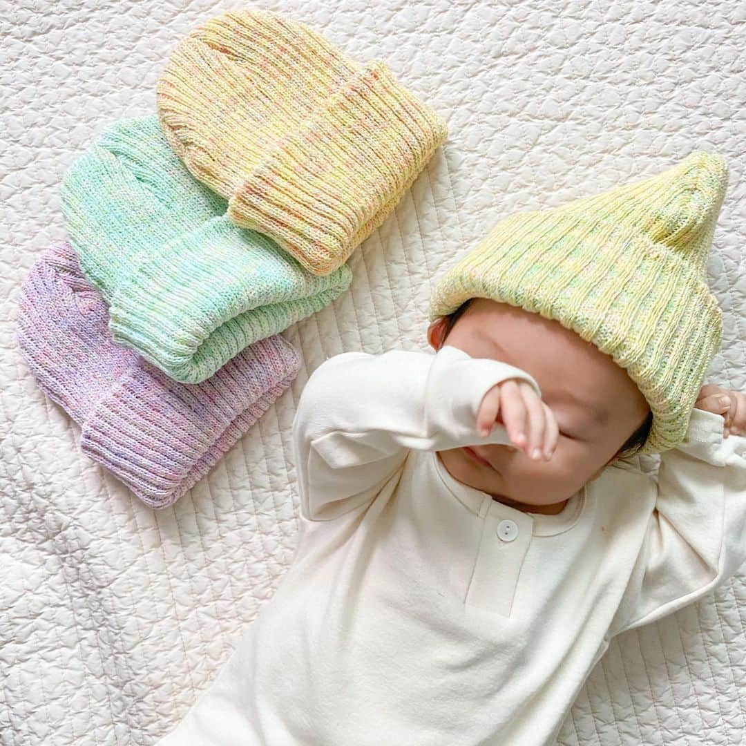 ゆかさんのインスタグラム写真 - (ゆかInstagram)「Beanies look so good on Rohan🤍 Just like daddy 🥰 #baberohan #bacobebe . . 로하니는 아빠 닮아서 비니가 잘어울리는구나☺️🍒 🆕비니 ▶️@bacobebe.official  #바코베베 #아동복 . . パパと似て、ロハンっちはビニーが似合うね💕 🆕ビニーサイトにアップになりました🍒 @bacobebe.official . . .  #family  #babystagram  #日韓ハーフベビー  #育児日記 #日韓夫婦  #아기 #아기스타그램 #아들스타그램 #babymodel  #tiktokers  #日韓夫婦  #유튜버 #제주살이  #아들맘 #젊줌마룩 #육아 #육아스타그램  #赤ちゃんのいる生活 #베이비스타그램 #국제커플 #혼혈아기 #아동복 #아동복마켓 #실내복 #유아복 #제주아동복 #제주맘 #令和ベビー」3月29日 13時42分 - bjyuka