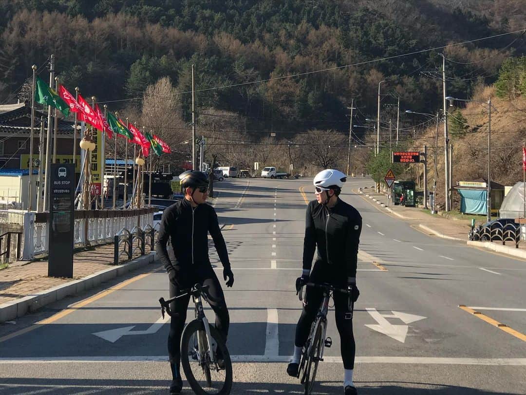 ク・ジャソンさんのインスタグラム写真 - (ク・ジャソンInstagram)「남한산성🚴🏻🚴🏻🚴🏻 자전거타는 연우 #캐논데일 #남한산성 #우리사랑했을까  #오연우」3月29日 13時42分 - koojas
