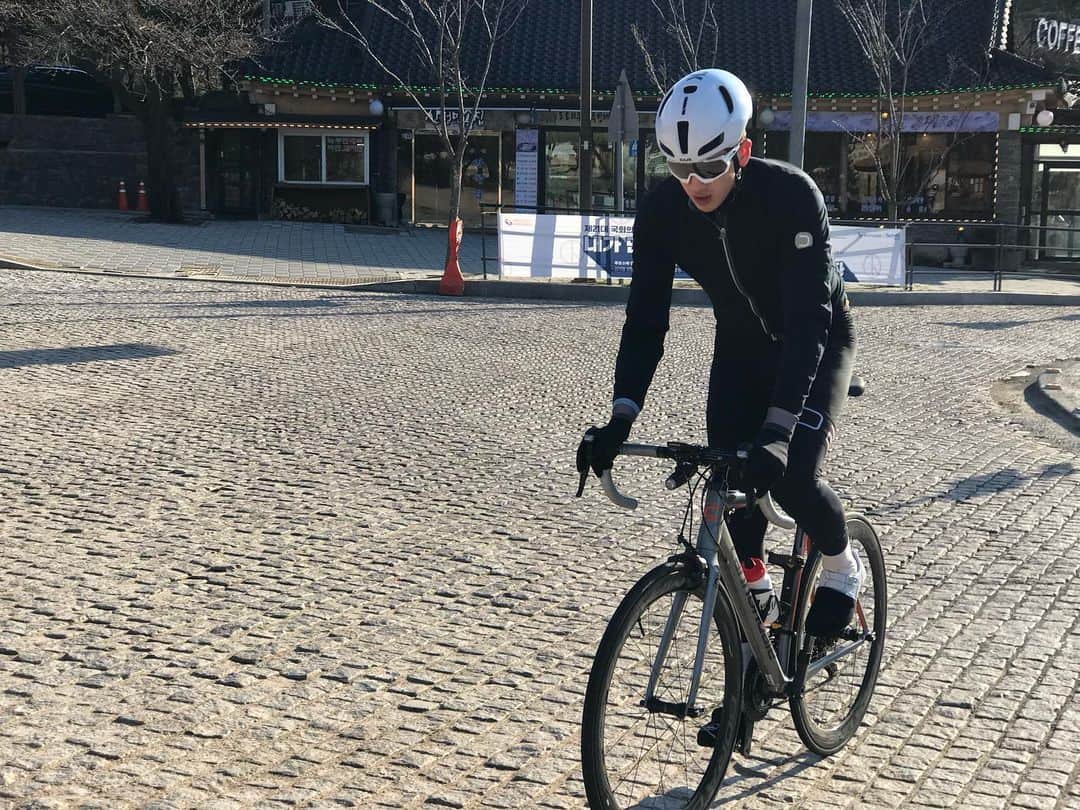 ク・ジャソンさんのインスタグラム写真 - (ク・ジャソンInstagram)「남한산성🚴🏻🚴🏻🚴🏻 자전거타는 연우 #캐논데일 #남한산성 #우리사랑했을까  #오연우」3月29日 13時42分 - koojas