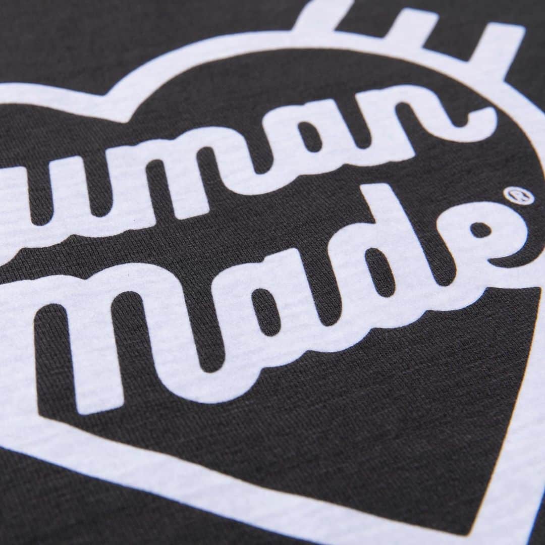 HUMAN MADEさんのインスタグラム写真 - (HUMAN MADEInstagram)「"NEW T SHIRTS" now available in store and online. www.humanmade.jp﻿  ムラスラブ糸を使用した丸胴ボディの定番Tシャツです。フロントにオリジナルグラフィックのフロッキープリントを施しました。 Our classic round body 100% cotton T-shirt with original flocked print.」3月29日 13時57分 - humanmade