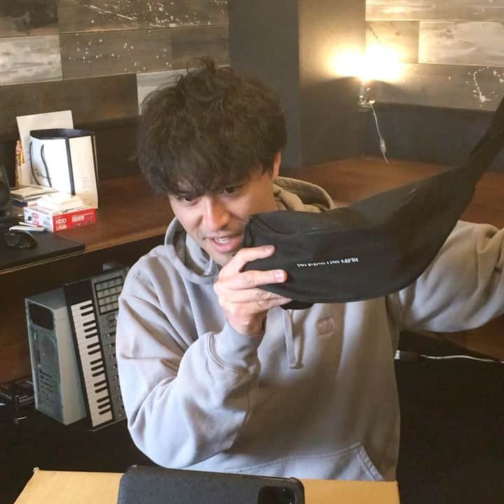 ISEKIのインスタグラム：「最後に角度変えて動くキングをどうぞー 音声付きはYouTubeで確認してください🙇‍♀️ YouTubeを撮影後Tシャツ、パーカーはそのまま着て帰ったKINGでありました。  なのでもう、キングの普段着となりましとさ😋」