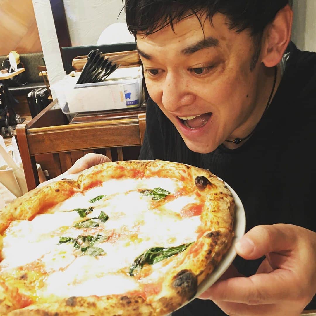 宮田麺児のインスタグラム：「ピッツァは窯 窯　ステファノフェッラーラ  #窯#ピッツァ#ピザ窯#ステファノフェッラーラ#イタリア#ナポリ」