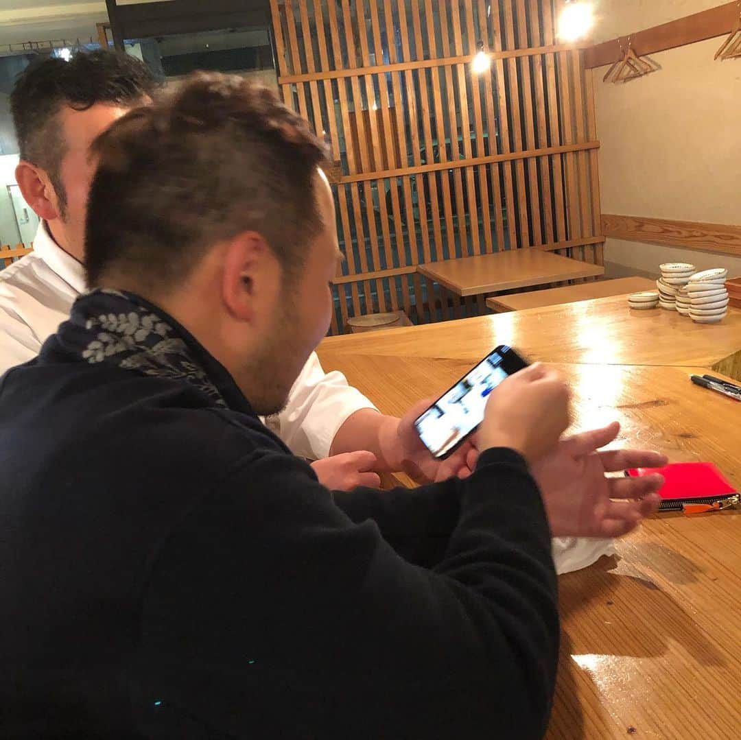 天本正通 さんのインスタグラム写真 - (天本正通 Instagram)「大将、また美味い酒飲ませてくださいね😊  #博多の思い出 #赤坂あきちゃん #田中六五 #春吉 #みかん」3月29日 14時56分 - masamichiamamoto