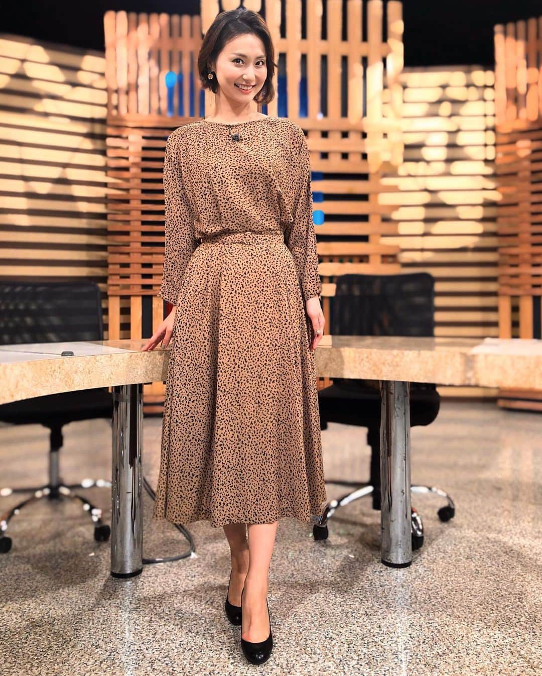 本間智恵さんのインスタグラム写真 - (本間智恵Instagram)「﻿ ﻿ こんにちは！﻿ 朝の雪にはびっくりしましたね…🙄﻿ こんなときはおうちでゆっくり、がいいですね。﻿ 18:00からは﻿ BS朝日「激論！クロスファイア」﻿ 今回は、新型コロナウイルスの影響で日本や世界の経済がどうなるのか、どう対策すべきなのか、経済の専門家にお聞きします。﻿ ﻿ MC﻿ 田原総一朗、本間智恵﻿ ゲスト﻿ 金子勝　立教大学大学院特任教授﻿ 吉崎達彦　双日総合研究所 チーフエコノミスト﻿ (敬称略)﻿ ﻿ #ootd﻿ #Dress... #PREFERIR﻿ #Earrings... #Ayu﻿ ﻿ レオパードだけど小さい柄だから派手すぎず、品良く着られるワンピース😉﻿ ﻿ #テレビ朝日 #アナウンサー #本間智恵 #激論クロスファイア #gekiron  #BS朝日 #衣装 #アナウンサー衣装 #ロングワンピース #レオパードワンピース #ボタニカルアクセサリー #ayu_accessory #春コーデ」3月29日 15時02分 - chiehonma