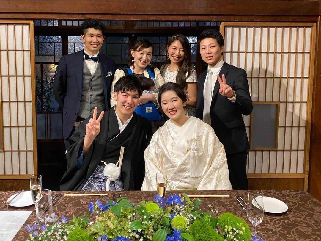 宮川杏奈さんのインスタグラム写真 - (宮川杏奈Instagram)「昨日は従姉妹の結婚式へ💒💕 コロナウイルスが怖い世の中なので新潟から 会場へ寄り道せずとんぼ返り日程で行ってきました🚗💦 . 『和』な感じがとても素敵な会場だった💕 私達はHawaiiからのPartyで和装とかなしだったから そういうのもいいなって思いました🏯 . 宮川家の親戚にも会えて嬉しかったし 少しの時間だったけど とっても楽しかったぁぁぁ😊❤️ . 写真がまだまだあるので後で載せます👍🏽 桑原&ともこ結婚おめでと‼️」3月29日 15時49分 - an1221na