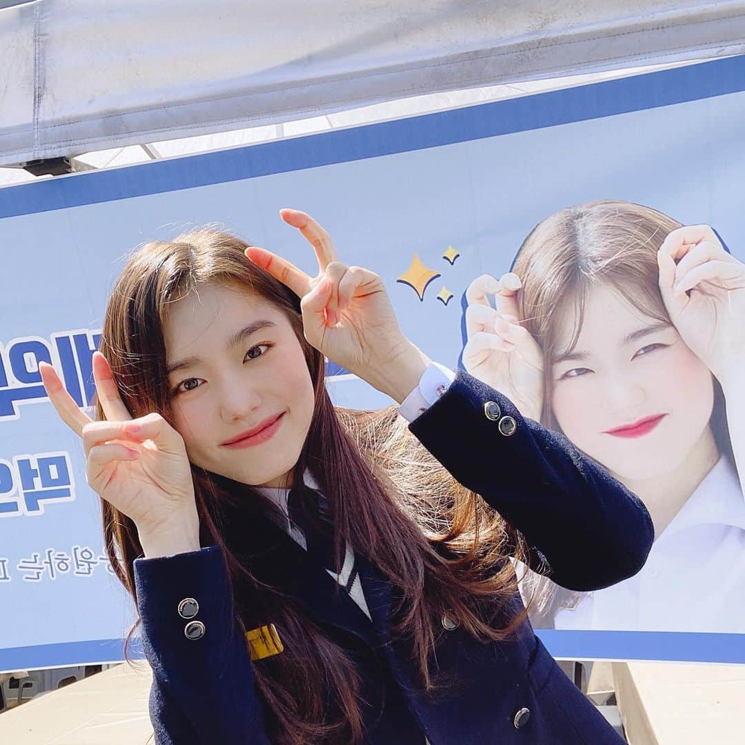 キム・ソヘ（I.O.I）のインスタグラム：「진짜 든든하고 진짜 맛있고 진짜 행복하고!! 펭🐧분들 진짜 최최고!!❤️」