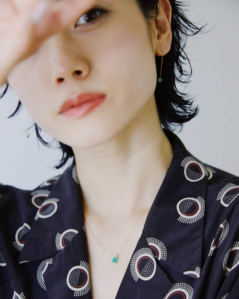 宮城舞さんのインスタグラム写真 - (宮城舞Instagram)「女性らしさを引き立たせる 4°Cのjewelryと私服をコーディネートして、 お話させてもらいました💍 息子と主人の誕生石のアクアマリンとエメラルドを つけさせてもらい、感慨深かったです🥺 色々お話させてもらったので 続きは『jewelry times』でみてください🤍🤍🤍 #ヨンドシー #ジュエリー #誕生石 #jewelry #jewelrytimes #pr」3月29日 16時29分 - mai_miyagi