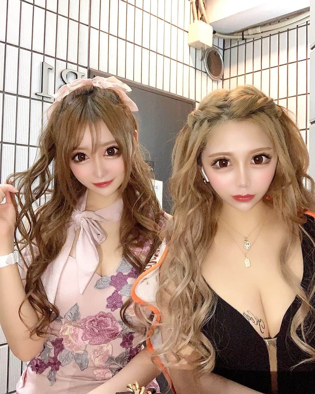 のインスタグラム：「_ _ 매일 졸리다🥱💭 _  #tokyo #shinjuku #kabukicho #東京 #新宿 #歌舞伎町 #キャバクラ #キャバ嬢 #ヘアセット #韓国 #방탄소년단 #ARMY  #박지민 #한국 #일본 #도쿄 #세븐틴  #CARAT #호시 #원어스  #건희 #KEONHEE #TOMOON #followme #팔로우 #친구해요 #인친황영 #오오티디 #셀카」