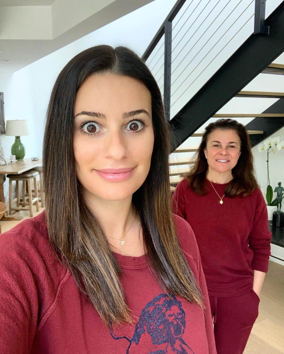 リア・ミシェルのインスタグラム：「The twinning continues. 😳😂」