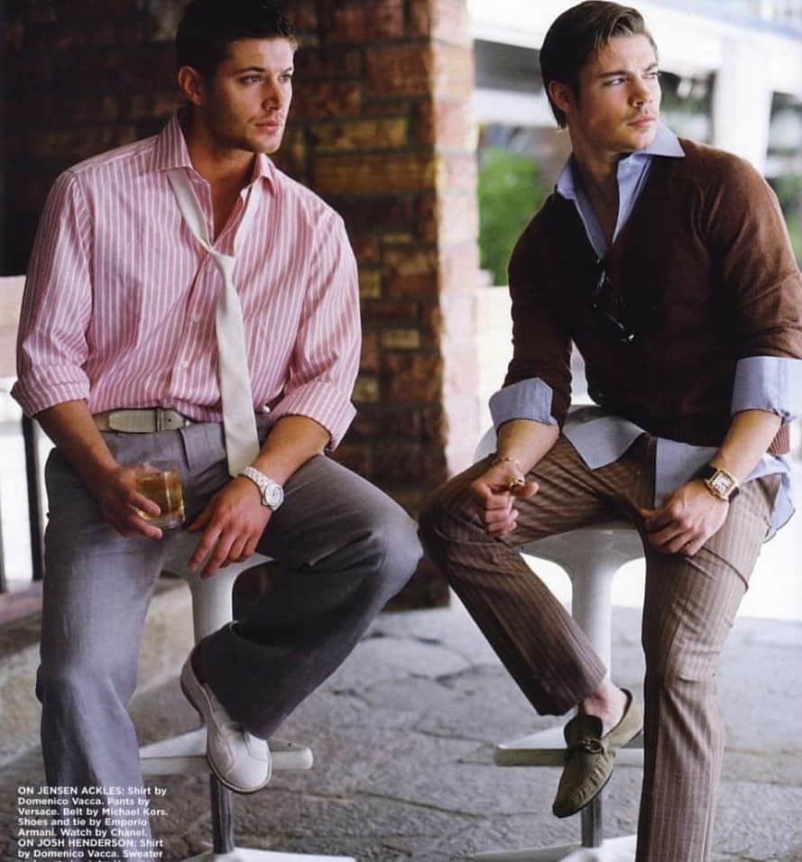 ジョッシュ・ヘンダーソンのインスタグラム：「Back when me and my buddy Jensen stared off into the distance at craft service... #poppedmycollartoohard #prettysureimwearingalltheglitter」