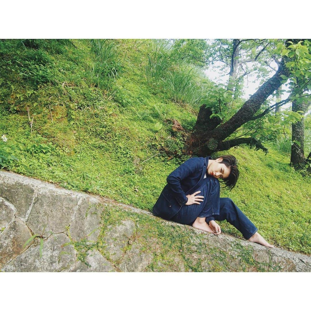 金城優華のインスタグラム：「春だね。﻿ ﻿ ﻿ ﻿ ﻿ ﻿ #いつかの金城﻿ #青々とした芝生﻿ #デニム﻿ ﻿#今は行けないけど ﻿ #nagoglam﻿ @名護城﻿ ﻿ ﻿ #金城優華﻿ #沖縄﻿ #モデル﻿ #名護﻿ #ママ﻿ #model﻿ #okinawa﻿ #nago﻿」