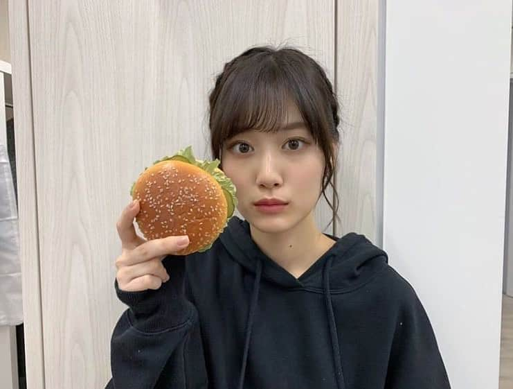 西野七瀬fanさんのインスタグラム写真 - (西野七瀬fanInstagram)「･ #乃木坂46 #nogizaka46  #山下美月 #づっきー #美月 #みづき  #やましたみづき #yamashitamizuki  #制服 #雑誌 #ファンタ坂学園 #帽子 #画家  #ディーラー #ギャンブル  #裏アカに力を入れてる系grammar  #どいや丸軍団 #乃木坂ちゃんリスペクト軍団 #飛鳥軍団 #ここ軍団  #ファンタ #ファンタ坂学園」3月29日 18時34分 - nanase_ymyu