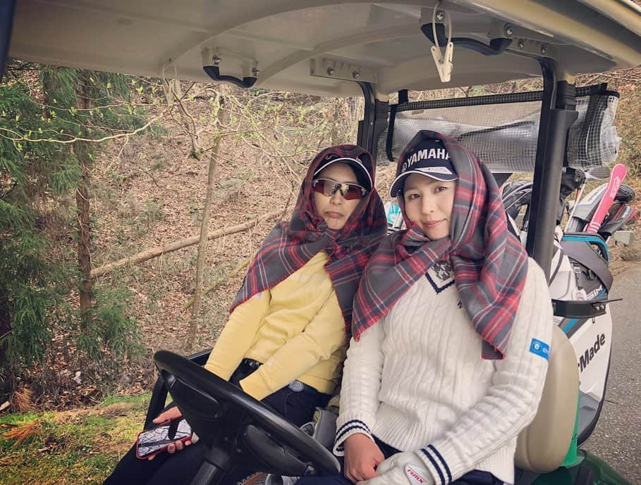 大西葵さんのインスタグラム写真 - (大西葵Instagram)「ひとまず昨日で合宿終了⛳️ 現地で、お世話になった方々ありがとうございました😊⭐︎ 今すごく大変な時期で お休みなのにお出かけもできなかったり、この先どうなるか不安な日が続きますが頑張っていきましょっ🥺 試合がなくて、みなさんに会えないのが寂しいです😞ので 私もできる限り近況や元気な姿をインスタにあげるよにしますね☺︎ ⭐︎ １枚目は全く終わらなかったぱたー ２枚目は練習後のばれーぼーる(しょぼい) ３枚目はマッチ売りの少女  です。笑  #🔥」3月29日 18時36分 - aoi_ohnishi