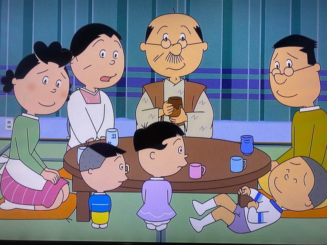 火口秀幸のインスタグラム：「‪何十年ぶりかで‬ ‪#サザエさん　見てる‬ ‪声優さんは 勿論 ところどころ 違うけど‬ ‪凄いな、基本的に　変わってない。‬ ‪そう言えば　先日‬ ‪#マスオさん の声の　#増岡弘　さんも‬ ‪お亡くなりになった　寂しい‬ ‪#自粛‬ ‪#吉本坂46 #RED #不能ではいられない‬」