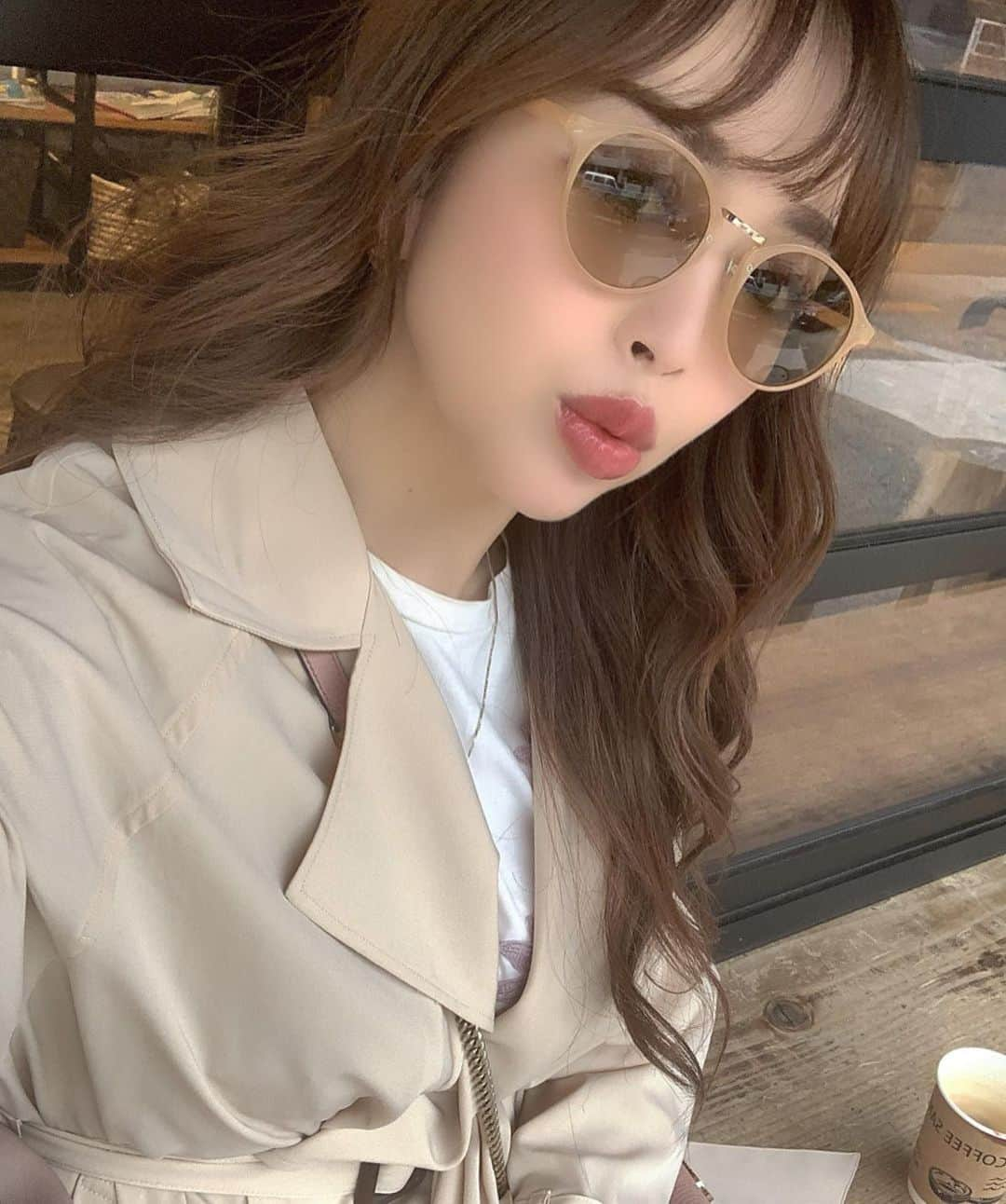 板橋瑠美さんのインスタグラム写真 - (板橋瑠美Instagram)「sunglasses♡﻿ ﻿ ﻿ ﻿ ﻿ 最近夏みたいに暖かかったから﻿ おNewのsunglassesつけたよ♡﻿ ﻿ ﻿ 昨日も今日も天気が悪いから﻿ 早くポカポカとした春、来て欲しいなぁ♡﻿ ﻿ ﻿ ﻿ ﻿ #glowselect」3月29日 18時51分 - rumi_official_0616