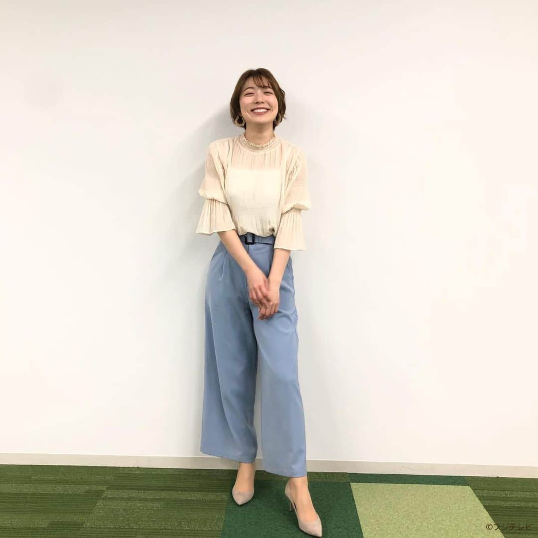 フジテレビ「めざましテレビ」さんのインスタグラム写真 - (フジテレビ「めざましテレビ」Instagram)「3月27日（金）きょう何着て行く？ ・ ファッション雑誌CanCamとコラボした お天気コーナー「きょう何着て行く？」 阿部華也子ちゃんの毎日のコーデを紹介♪ ・ 【きょうのコーデ】 ジャケット→#AndCouture 2万9000円 ブラウス→#リランドチュール 1万2000円 パンツ→#AndCouture 1万3000円 靴→#セヴントゥエルヴサーティ 1万9000円 ピアス→#アネモネ 1800円 ・ 【コーデのポイント】 スタンドカラーやたっぷりのギャザーがロマンティックなブラウスが主役🐩 ブルーのパンツやライダースジャケットで クールさをプラスすることで洗練された印象が手に入ります🤲🏻✨ ・ #めざましテレビ #きょう何着て行く？ #阿部華也子 #今日のコーデ#コーデ #CanCam #今日のファッション#ootd #きょう何着て行く？は月〜金朝6時22分ごろ放送！」3月29日 19時01分 - mezamashi.tv