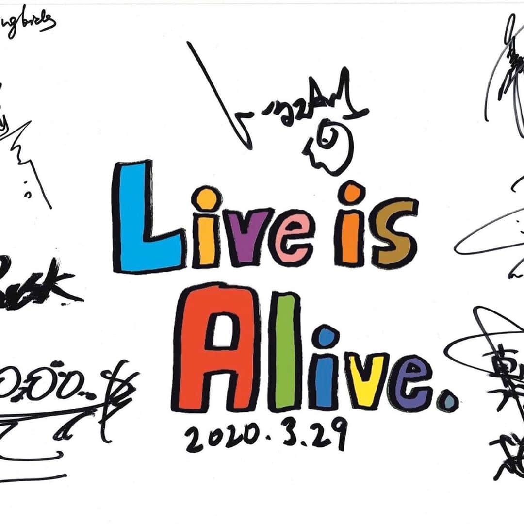 トータス松本さんのインスタグラム写真 - (トータス松本Instagram)「FMCOCOLO GOT YOU OSAKA 「Live is Alive」終わった！感動。 みんなすごかったなぁ。 聴いてくれてありがとうございました！ #fmcocolo  #GotYouOsaka #Live is Alive #浜崎貴司 #フライングキッズ #斉藤和義 #桜井秀俊 #真心ブラザーズ #山内総一郎 #フジファブリック #藤巻亮太 #レミオロメン #片岡健太 #sumika #ありがとう #サンシャイン松本 #ウルフルズ #写真の #みんなのサイン #両端切れててごめん」3月29日 19時08分 - tortoise_matsumoto_official