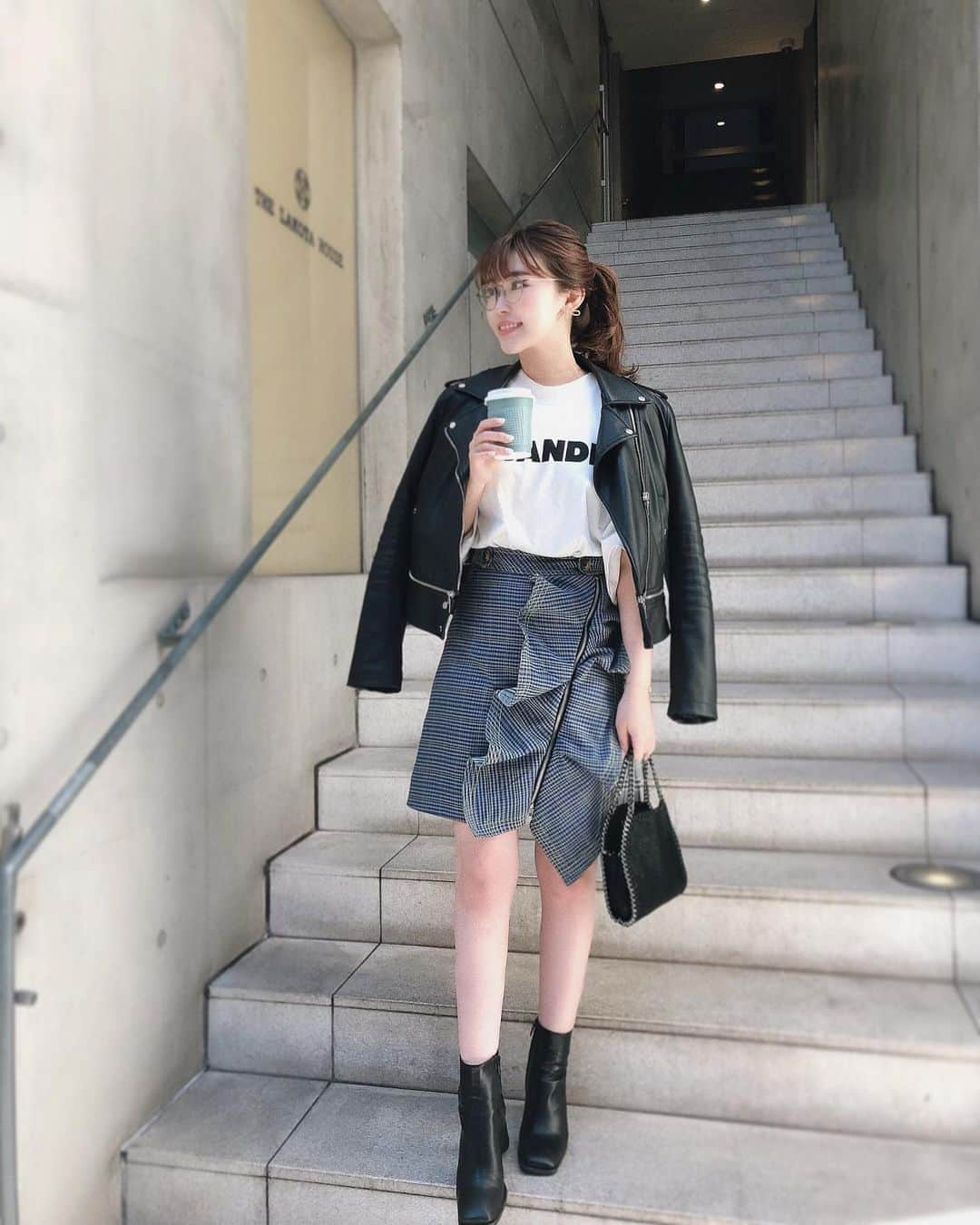 藤川沙弥さんのインスタグラム写真 - (藤川沙弥Instagram)「𓃫❤︎﻿ ﻿ 写真はこの間の私服📸  週末はリンとべったり🐶﻿ 韓ドラ観たりご飯作ったり﻿ ゆっくり🛁やスキンケアしたり❤︎﻿ のんびりする時間も🐾﻿ なるべく気分が﻿ 晴れるような事して過ごしてる🌈﻿ ﻿ 離れて住んでるおばあちゃんには電話して﻿ 声を聞くだけでも安心するね😌📞﻿ ﻿ 早く落ち着きますように…🙏🏻🕊﻿ ﻿ ﻿」3月29日 19時20分 - s_a_y_a_p_i