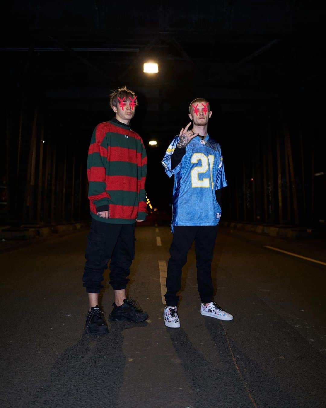 Bars and Melodyさんのインスタグラム写真 - (Bars and MelodyInstagram)「ADDICTED MUSIC VIDEO OUT NOW!!! link in bio 💜」3月29日 19時22分 - barsandmelody