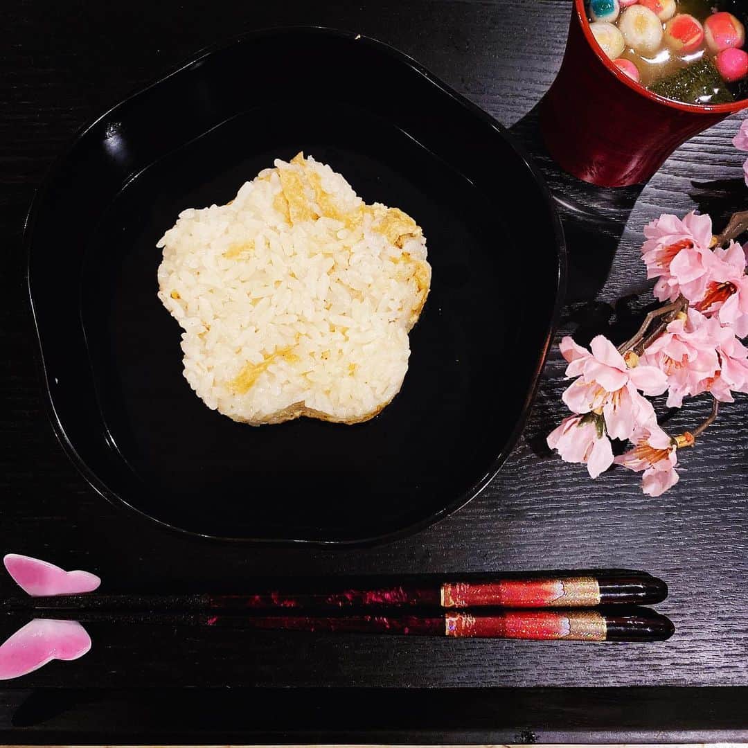 森下悠里さんのインスタグラム写真 - (森下悠里Instagram)「今夜の晩ご飯💓 ちょっとお花見気分🌸 - 筍ご飯とヘルシーな春野菜で和食 - 煮たり、炊いたりで 油一切使ってないよ✨ - - #和食 #japanese #washoku #healthy」3月29日 19時33分 - yuurimorishita