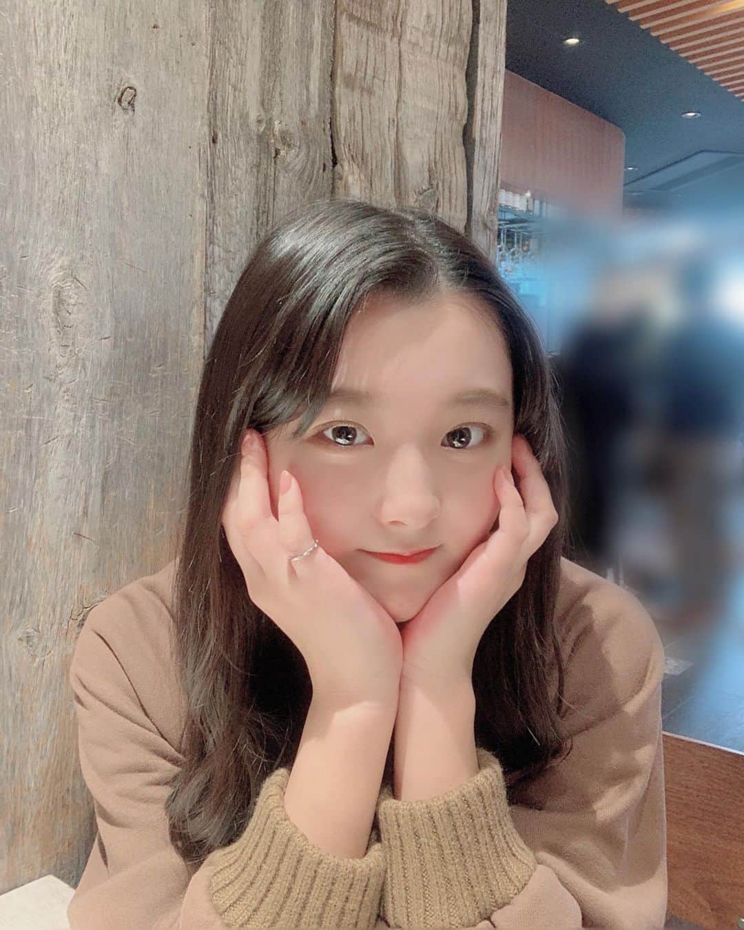 悠花さんのインスタグラム写真 - (悠花Instagram)「みんなお家で何して過ごしてる〜？❄️ ・ 私は、本読んだり、ひたすら映画見まくったりしてるよ…🤫 ・ もともとお家で過ごすの大好き人間だから全然苦にならない😂(笑) ・ 暇なのでコメントでお話ししましょう〜❣️質問でも何でもどうぞ☺︎」3月29日 19時34分 - haruka_217_